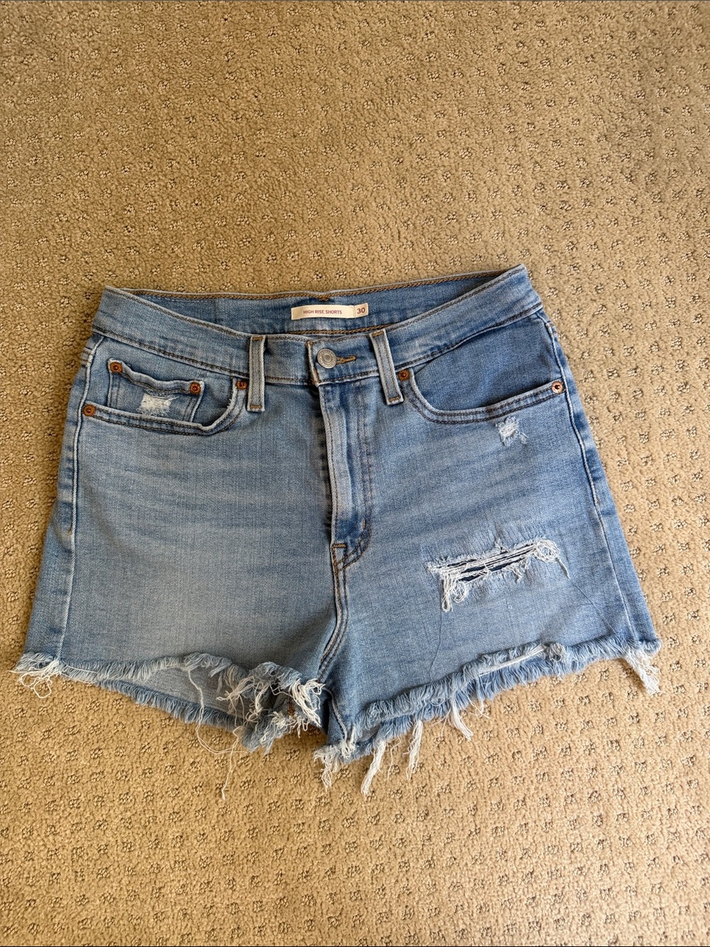 Women’s Levi’s shorts distressed cut off raw hem size 30 fits like a 6 / 27